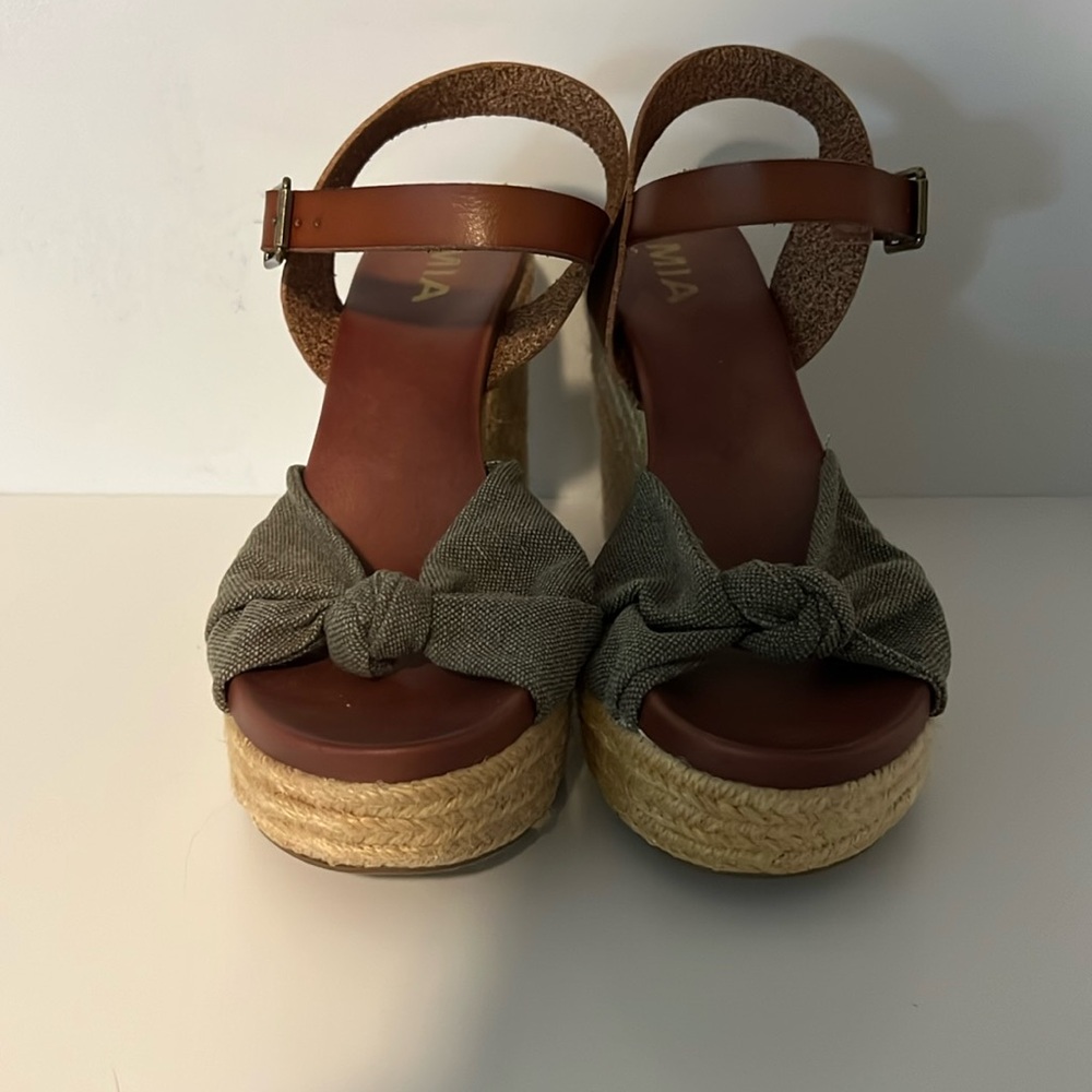Women’s MIA wedges